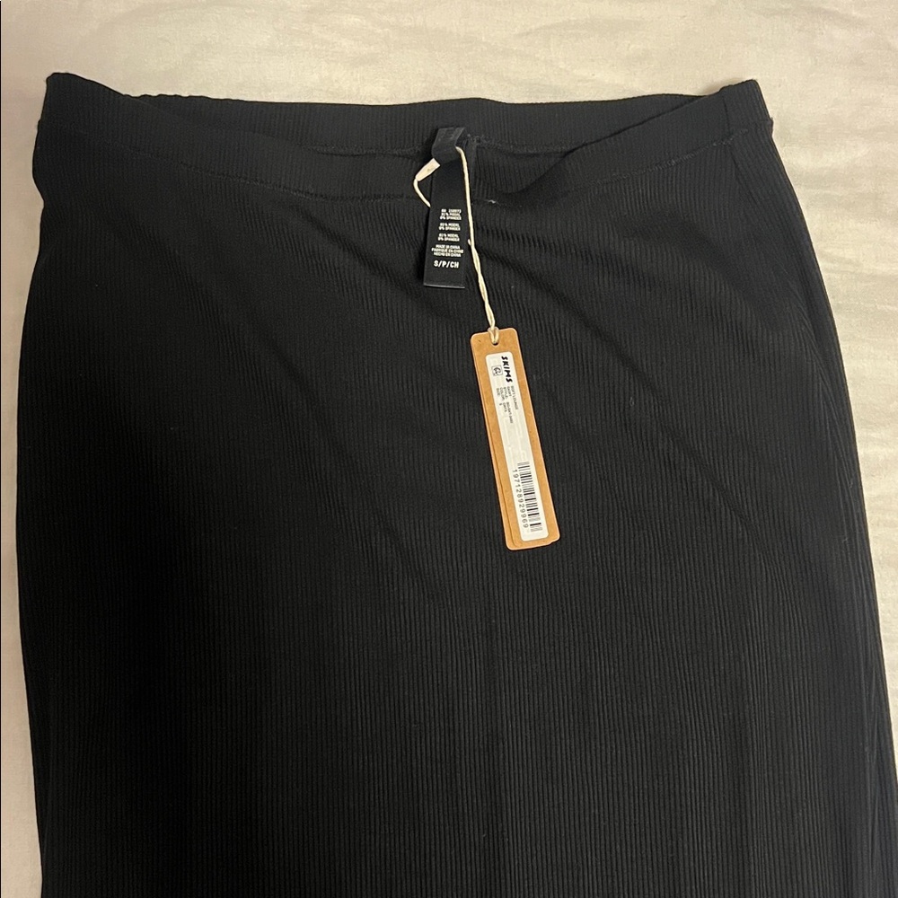 SKIMS black ribbed skirt NWT